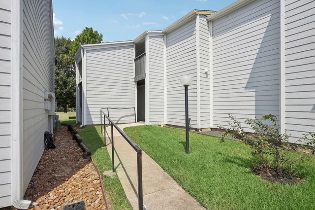 13151 Walden Road 136, Montgomery, TX 77356