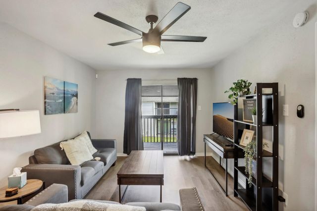 13151 Walden Road 136, Montgomery, TX 77356