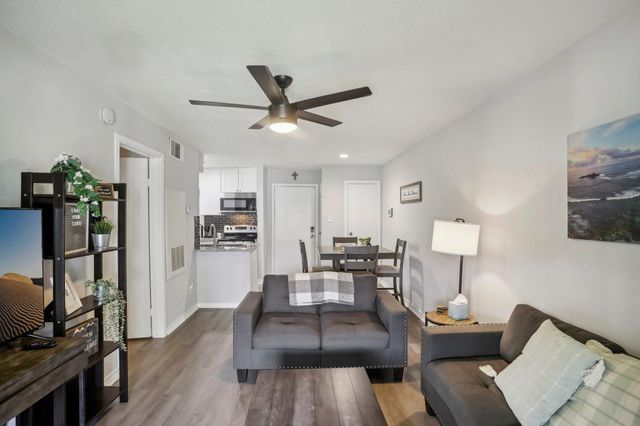 13151 Walden Road 136, Montgomery, TX 77356
