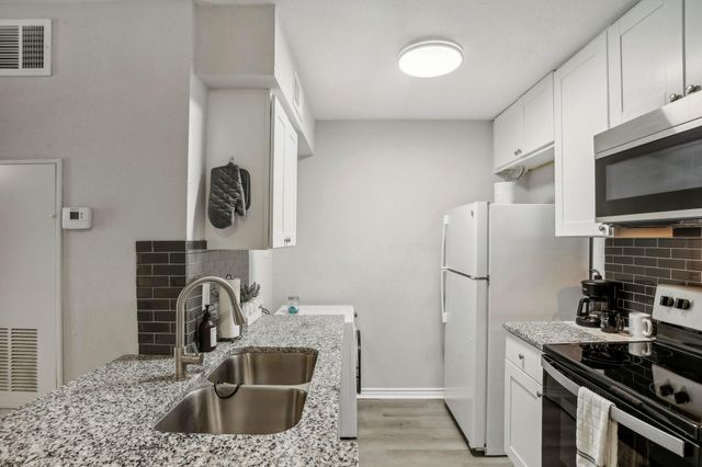 13151 Walden Road 136, Montgomery, TX 77356