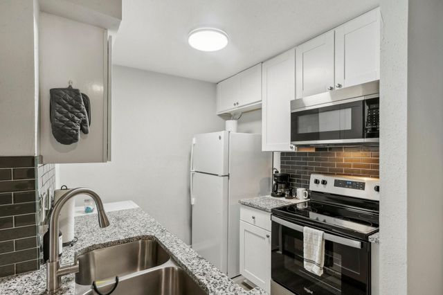 13151 Walden Road 136, Montgomery, TX 77356