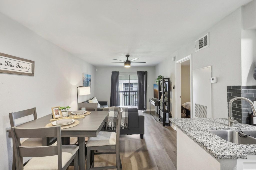 13151 Walden Road 136, Montgomery, TX 77356