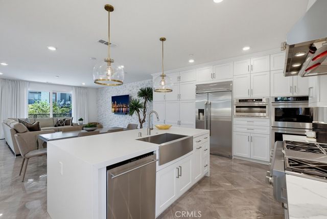 162 Bowery, Irvine, CA 92612