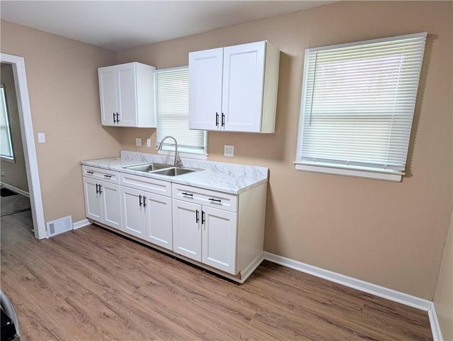 3012 S Hedges Avenue, Independence, MO 64052