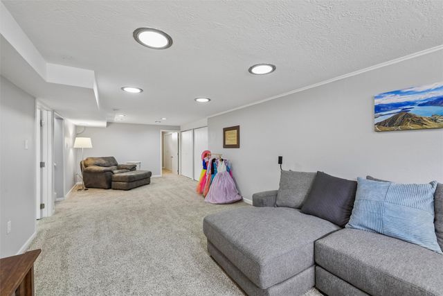 4020 64th Street, Urbandale, IA 50322