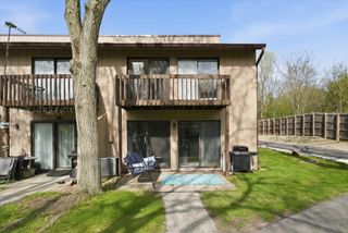 11 Saint Thomas Colony 1, Fox Lake, IL 60020