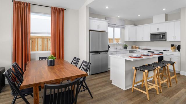 601 Amber Dr, Waterford, CA 95386