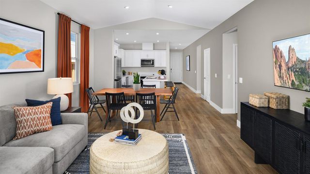 601 Amber Dr, Waterford, CA 95386