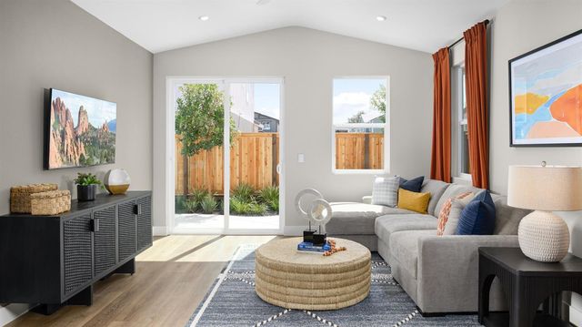 601 Amber Dr, Waterford, CA 95386