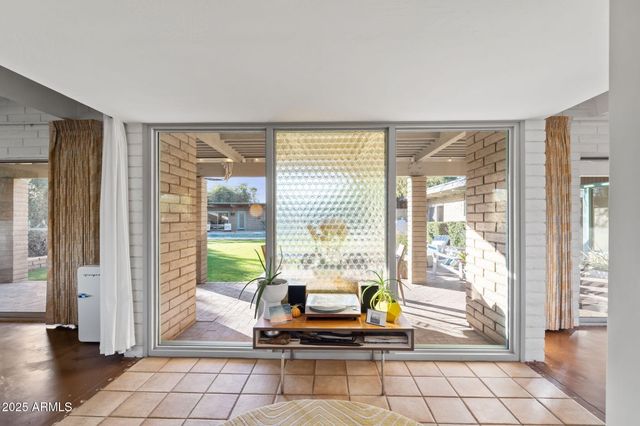 11046 N 74TH Street, Scottsdale, AZ 85260