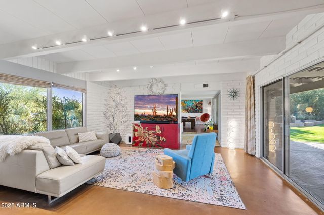 11046 N 74TH Street, Scottsdale, AZ 85260