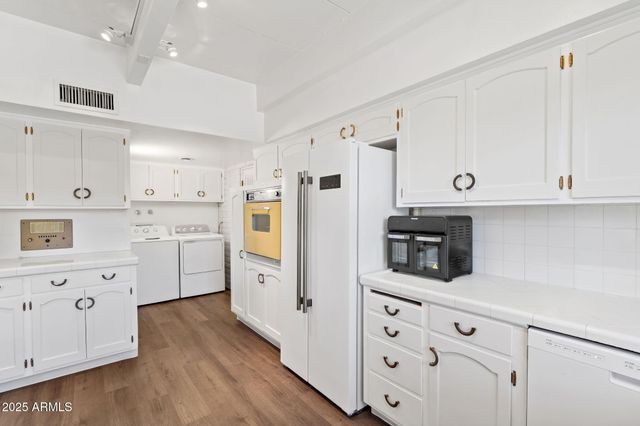 11046 N 74TH Street, Scottsdale, AZ 85260