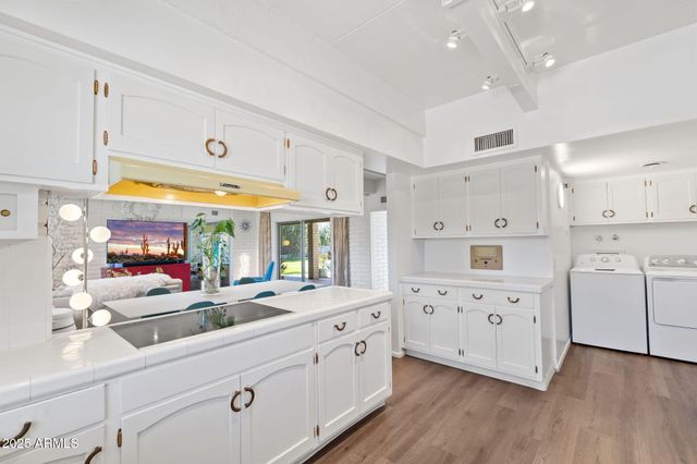 11046 N 74TH Street, Scottsdale, AZ 85260