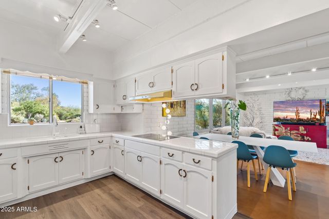 11046 N 74TH Street, Scottsdale, AZ 85260