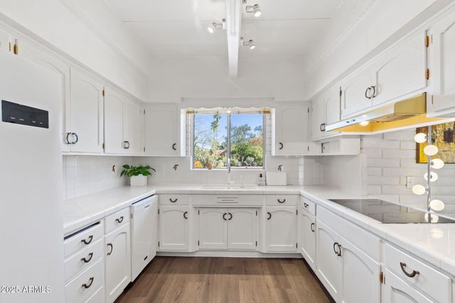 11046 N 74TH Street, Scottsdale, AZ 85260