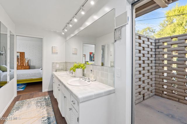 11046 N 74TH Street, Scottsdale, AZ 85260