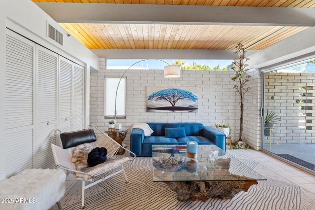 11046 N 74TH Street, Scottsdale, AZ 85260