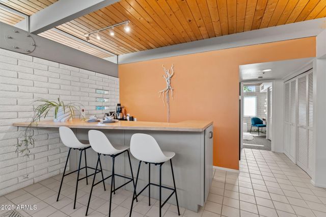 11046 N 74TH Street, Scottsdale, AZ 85260