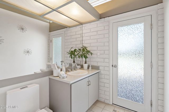 11046 N 74TH Street, Scottsdale, AZ 85260