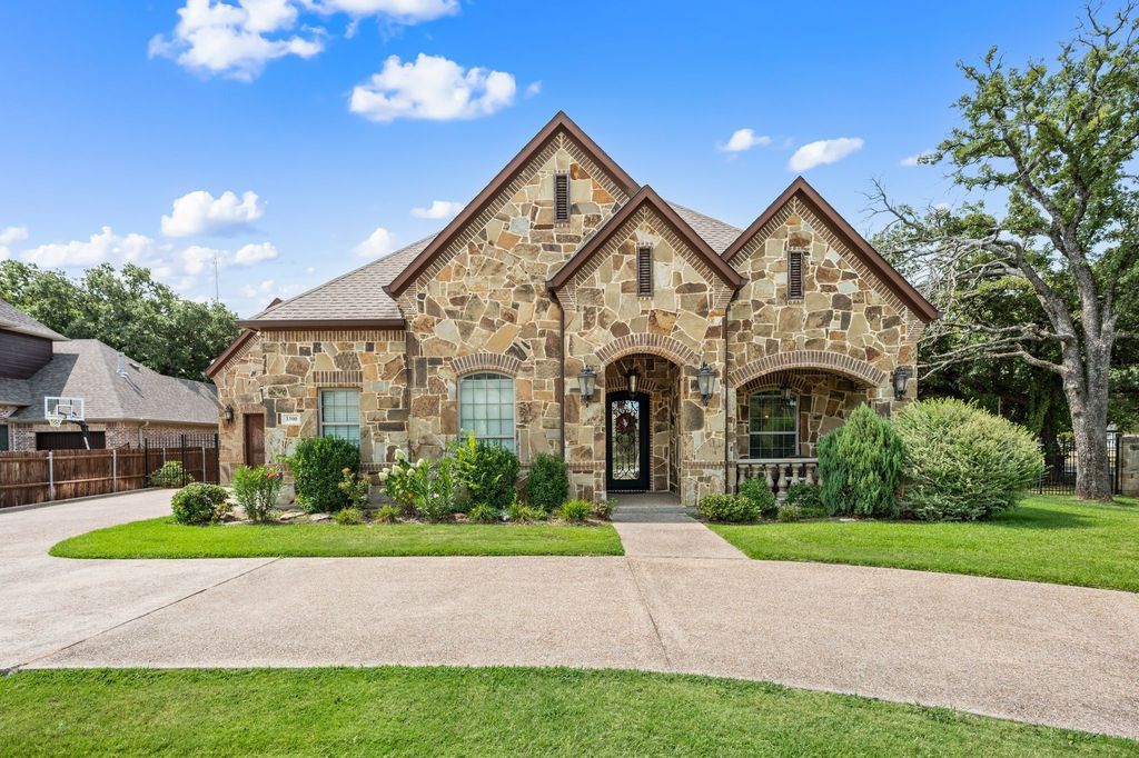 3300 Alexandria Court, Grapevine, TX 76092