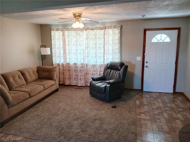 105 Newbanks Road, Parkersburg, WV 26104