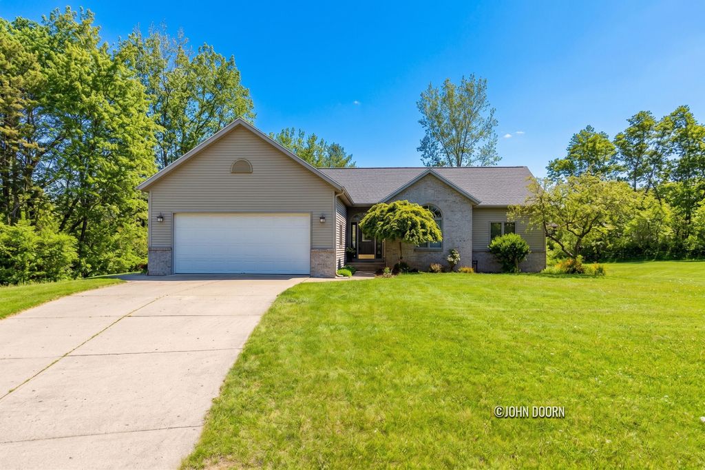 57 Rollingbrook Drive NE, Ada, MI 49301