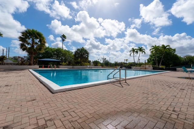 4156 Inverrary Drive 409, Lauderhill, FL 33319