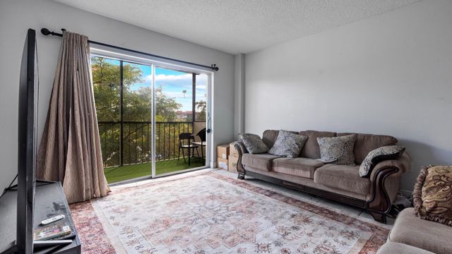 4156 Inverrary Drive 409, Lauderhill, FL 33319