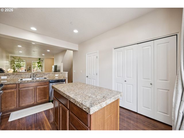 11016 Sw MALLOW Ter, Portland, OR 97223