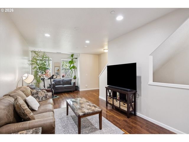 11016 Sw MALLOW Ter, Portland, OR 97223