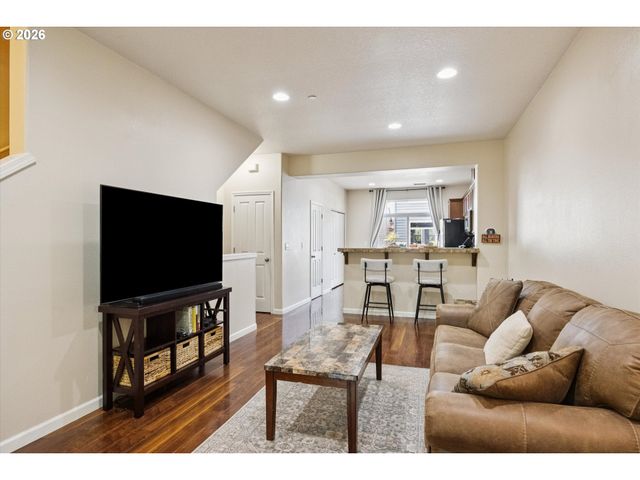 11016 Sw MALLOW Ter, Portland, OR 97223