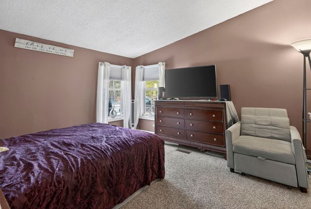 31 Mcelwain Street, Merrimack, NH 03054