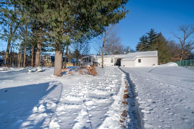 31 Mcelwain Street, Merrimack, NH 03054