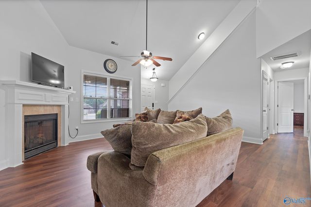 15813 Cold Branch Dr NW, Harvest, AL 35749