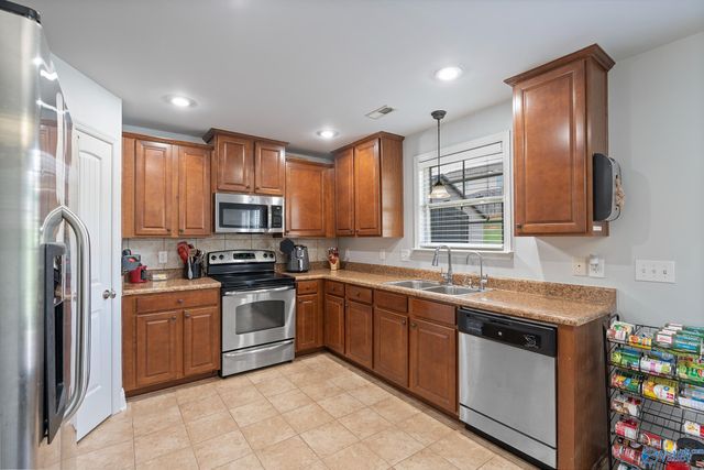 15813 Cold Branch Dr NW, Harvest, AL 35749
