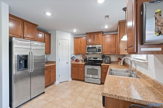 15813 Cold Branch Dr NW, Harvest, AL 35749