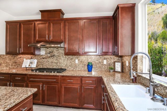 3805 Sacramento Dr, La Mesa, CA 91941