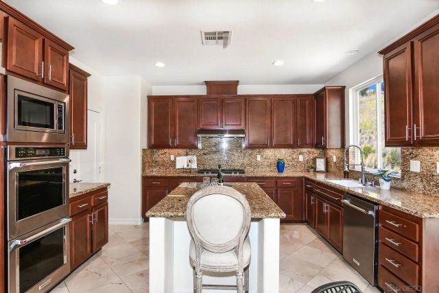 3805 Sacramento Dr, La Mesa, CA 91941