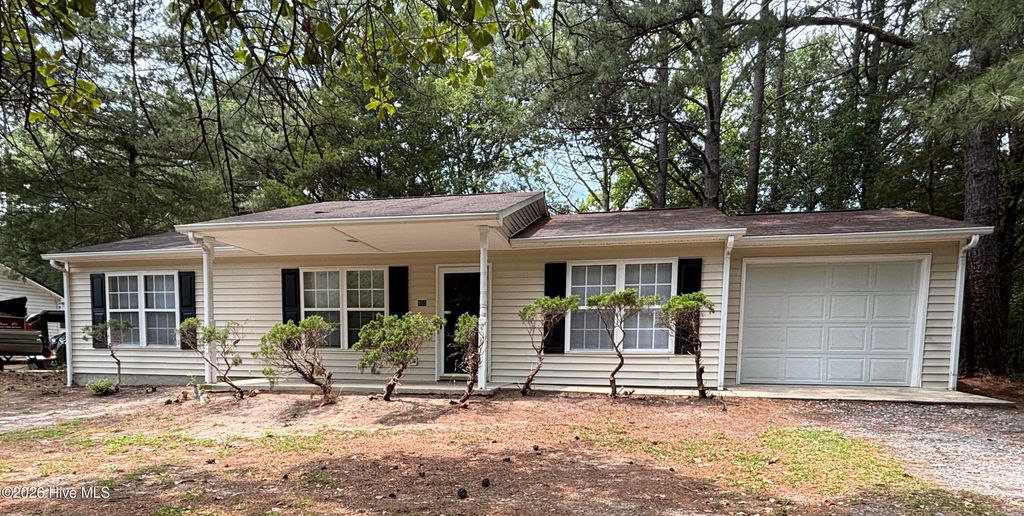 805 N Sycamore Street, Aberdeen, NC 28315