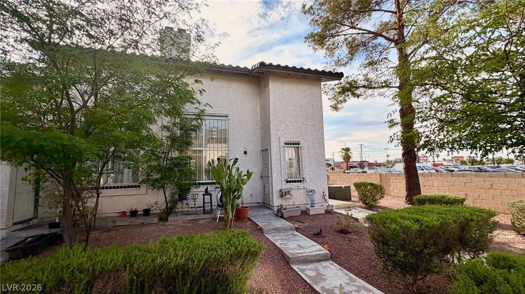 2420 Old Forge Lane 106, Las Vegas, NV 89121 — photo 2