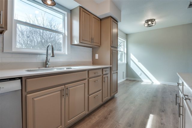 800 E Tucker Boulevard, Arlington, TX 76010