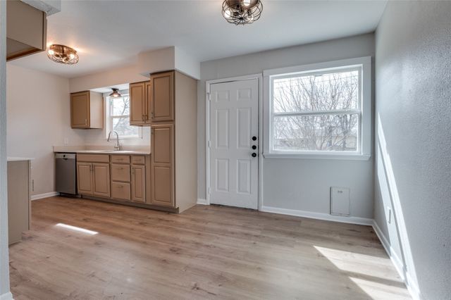 800 E Tucker Boulevard, Arlington, TX 76010