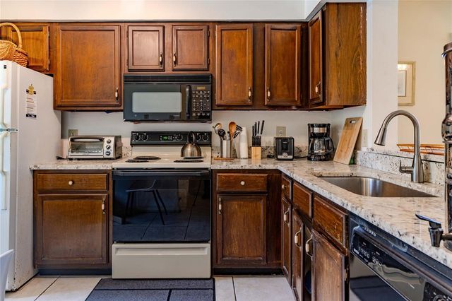 5191 LAKE VILLAGE DRIVE 2, Sarasota, FL 34235