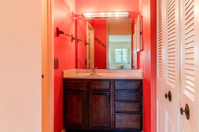 5191 LAKE VILLAGE DRIVE 2, Sarasota, FL 34235