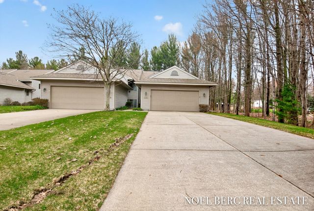 536 Tournament Circle 9, Norton Shores City, MI 49444