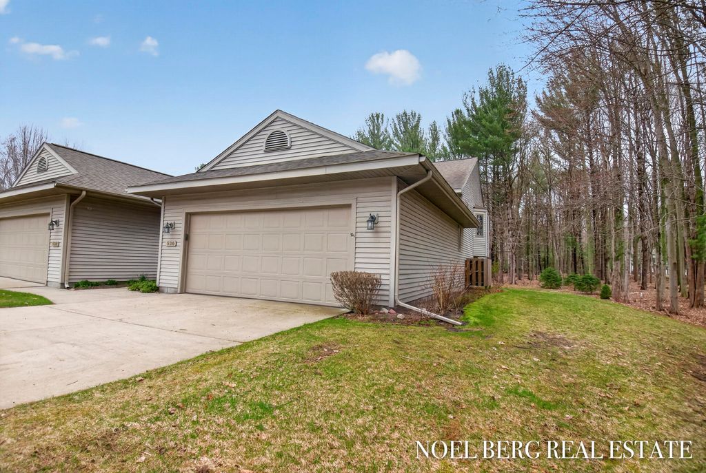536 Tournament Circle 9, Norton Shores City, MI 49444