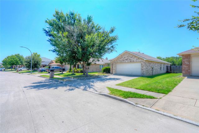 12616 Lost Prairie Drive, Fort Worth, TX 76244
