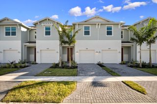 381 SE CROSSOAK Lane, Port St. Lucie, Port St Lucie, FL 34984