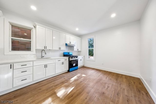 275 Claremont Ave, Jersey City, NJ 07305