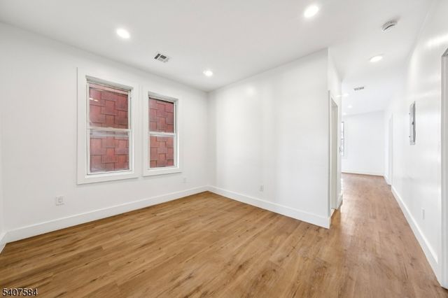 275 Claremont Ave, Jersey City, NJ 07305